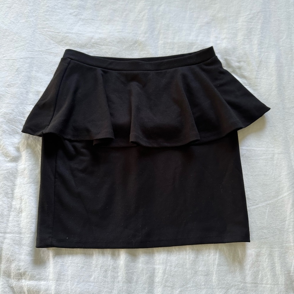 Forever 21 high waisted ruffle mini skirt size large.